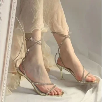 женские босоножки, новинка 2024 года, летние пикантные римские туфли на шпильке с квадратным открытым носком и хрустальными кружевами