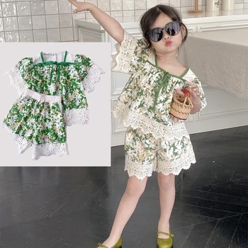 2023 Новая Милая Зеленая одежда для маленьких девочек, Детский комплект, Кружевная рубашка с цветочным рисунком, Кружевные шорты, Повседневный модный костюм из двух предметов с коротким рукавом