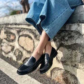 Лоферы; Черные туфли с круглым носком на плоской подошве, с вышивкой и однотонным декором; Дизайнерские слипоны Zapatillas de Mujer Tacon; Женская обувь бренда Trafa.