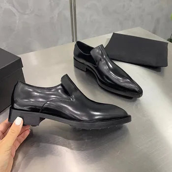 Мокасины на танкетке с острым носком, дизайнерские черные туфли на плоской подошве из натуральной кожи, тонкие туфли без застежки, 2023 Новая повседневная обувь